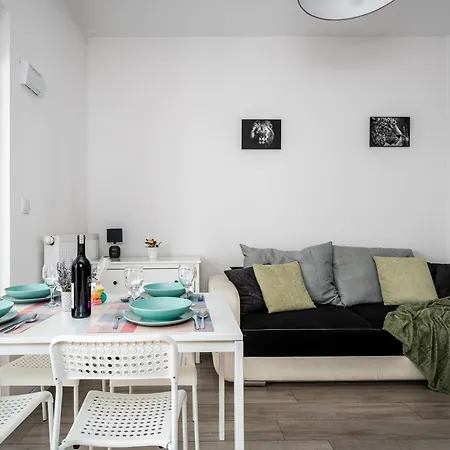 Apart D&k Free Parking Aleja Prymasa Tysiaclecia 83a Warsaw